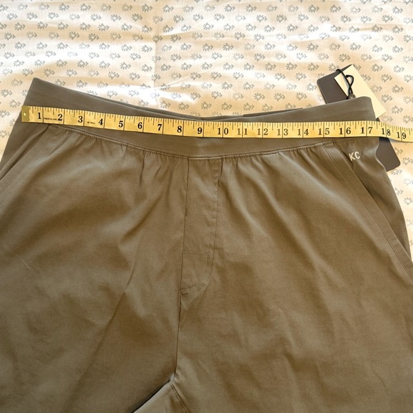 Kenneth Cole NWT Men's Active Tech Jogger Shorts - Picture 4 of 7